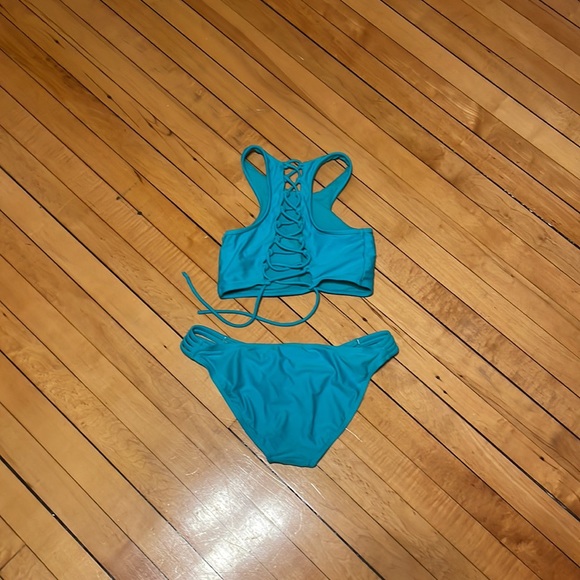 XS - S (fits a 0-2) Turquoise 2 piece bathing suite - Picture 2 of 2